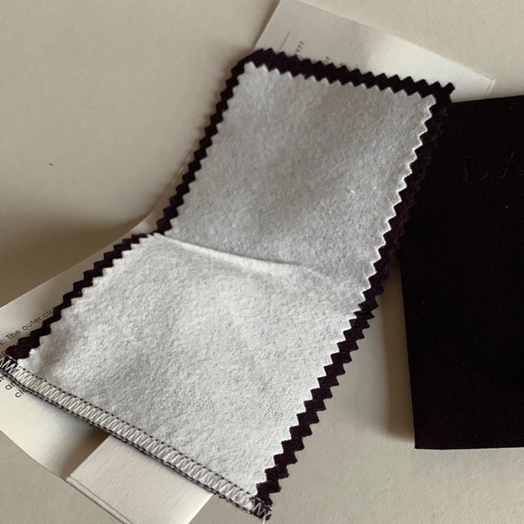 LAGOS jewerly pouch and cleaning/polishing cloth - Picture 2 of 5